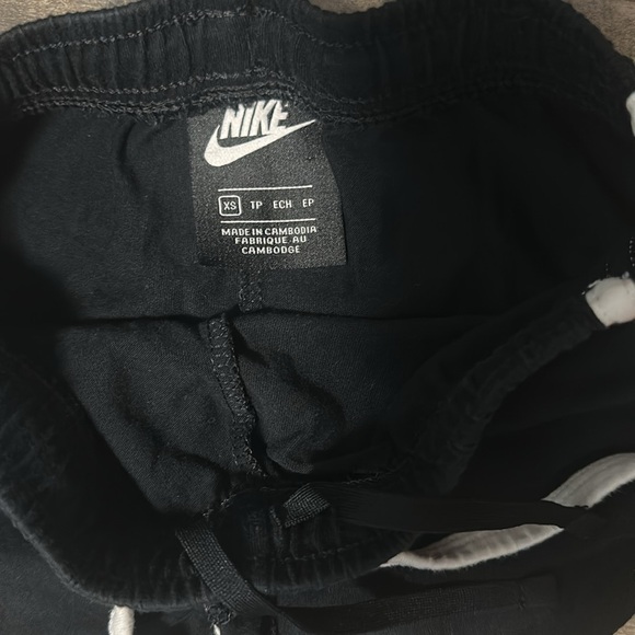 2 pairs Nike shorts size XS 5/6 - Picture 3 of 4